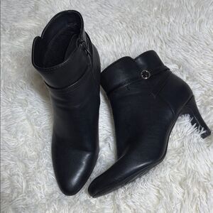 LifeStride Elegant Black Ankle Boots